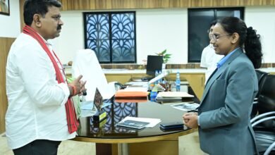 उप मुख्यमंत्री श्री विजय शर्मा ने राष्ट्रपति भवन से आमंत्रण मिलने पर रेणुका गोस्वामी को दी बधाई उप मुख्यमंत्री श्री विजय शर्मा ने राष्ट्रपति भवन से आमंत्रण मिलने पर रेणुका गोस्वामी को दी बधाई