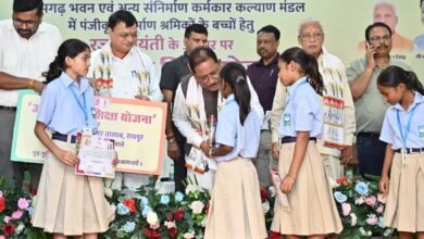 ढाई साल की उपलब्धियाँ- छत्तीसगढ़ का श्रमिक कल्याण के क्षेत्र में नई पहचान ढाई साल की उपलब्धियाँ- छत्तीसगढ़ का श्रमिक कल्याण के क्षेत्र में नई पहचान