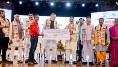 विष्णु के सुशासन में ग्रामोद्योग विभाग की पहल पर छत्तीसगढ़ में पहली बार सुकमा के चिंतलनार की पुनर्वासित बेटियों ने रायपुर पहुंचकर बड़े मंच पर दिखाई प्रतिभा, मुख्यमंत्री एवं विधानसभा अध्यक्ष हुए गदगद