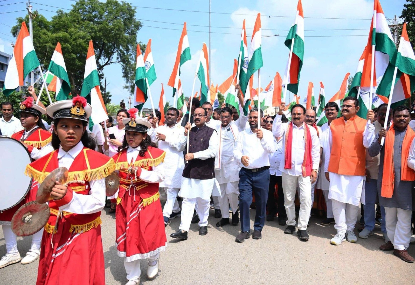 देशभक्ति से ओतप्रोत अप्रतिम उत्साह के साथ निकली तिरंगा यात्रा, उप मुख्यमंत्री श्री अरुण साव हुए शामिल देशभक्ति से ओतप्रोत अप्रतिम उत्साह के साथ निकली तिरंगा यात्रा, उप मुख्यमंत्री श्री अरुण साव हुए शामिल