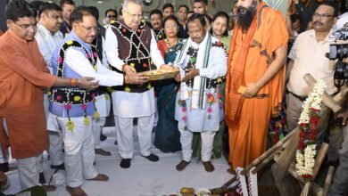 हरेली तिहार पर मुख्यमंत्री निवास में साकार हुई छत्तीसगढ़ की लोक संस्कृति, कृषि परंपरा और ग्रामीण जीवन की जीवंत झांकी हरेली तिहार पर मुख्यमंत्री निवास में साकार हुई छत्तीसगढ़ की लोक संस्कृति, कृषि परंपरा और ग्रामीण जीवन की जीवंत झांकी
