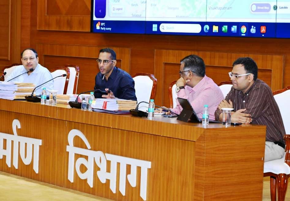 लोक निर्माण विभाग के सचिव ने सड़क एवं भवन निर्माण कार्यों की प्रगति की समीक्षा की लोक निर्माण विभाग के सचिव ने सड़क एवं भवन निर्माण कार्यों की प्रगति की समीक्षा की