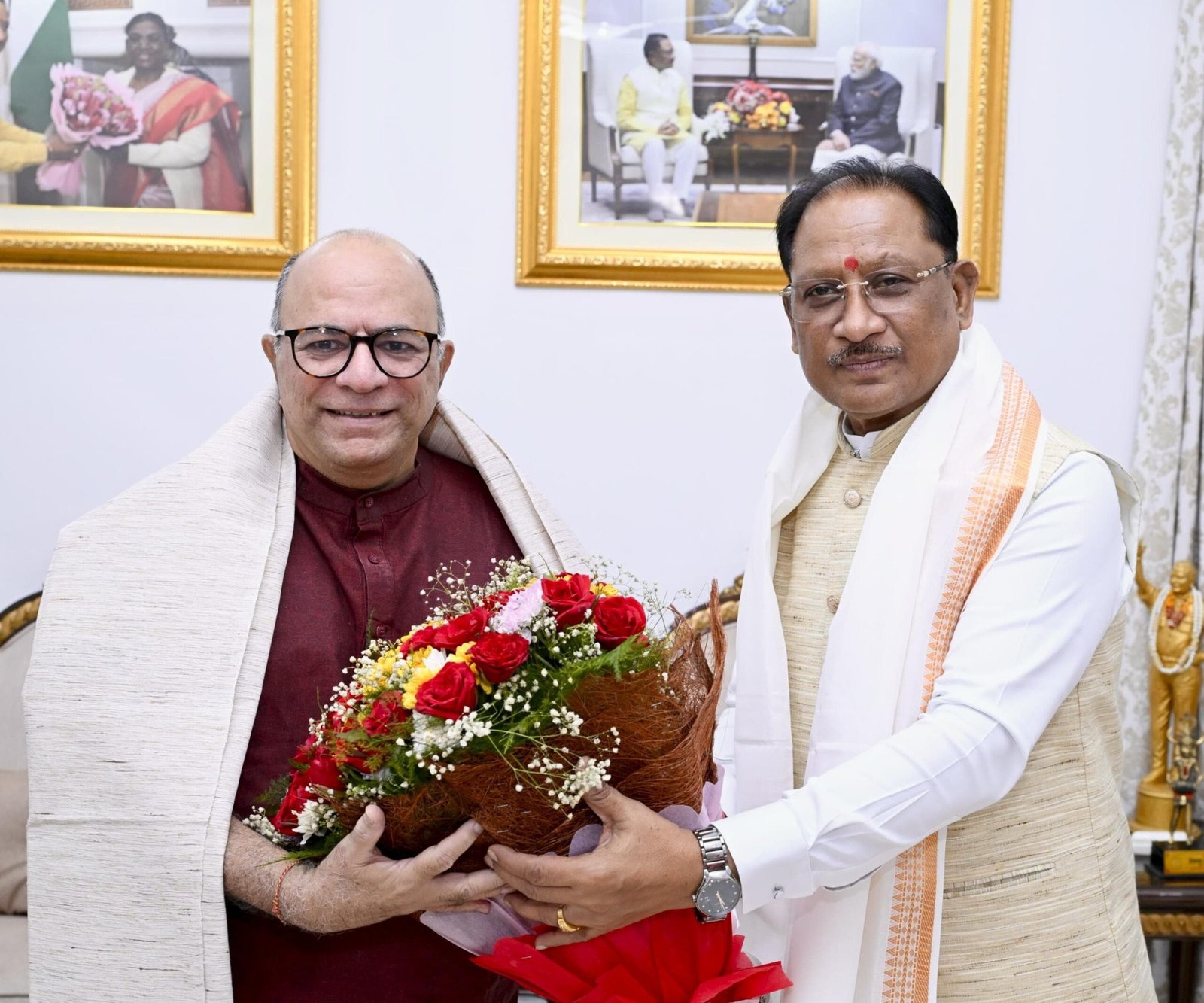 मुख्यमंत्री श्री विष्णुदेव साय से निर्माता-निर्देशक डॉ. चंद्रप्रकाश द्विवेदी ने की सौजन्य मुलाकात मुख्यमंत्री श्री विष्णुदेव साय से निर्माता-निर्देशक डॉ. चंद्रप्रकाश द्विवेदी ने की सौजन्य मुलाकात