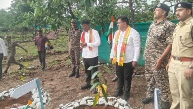 कर्रेगुट्टा पर पहुंची बस्तर तिरंगा यात्रा, उप मुख्यमंत्री श्री विजय शर्मा ने फहराया तिरंगा कर्रेगुट्टा पर पहुंची बस्तर तिरंगा यात्रा, उप मुख्यमंत्री श्री विजय शर्मा ने फहराया तिरंगा