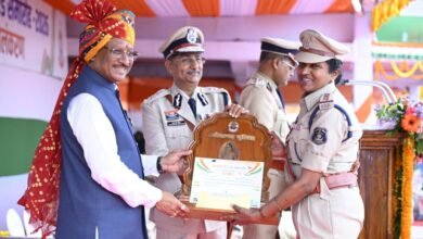 मुख्यमंत्री श्री विष्णु देव साय के करकमलों से उत्कृष्ट सेवा के लिए सम्मानित हुए पुलिस एवं नगर सेना के अधिकारी-कर्मचारी
