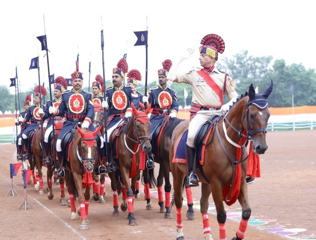 घुड़सवारों के साहस, महिला बैग पाईपर बैंड की लय और श्वान दल के रोमांचक प्रदर्शन से सजा स्वतंत्रता दिवस समारोह घुड़सवारों के साहस, महिला बैग पाईपर बैंड की लय और श्वान दल के रोमांचक प्रदर्शन से सजा स्वतंत्रता दिवस समारोह