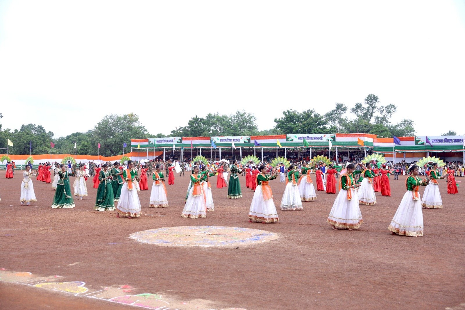 स्वतंत्रता दिवस समारोह : शालेय विद्यार्थियों की सांस्कृतिक प्रस्तुतियों ने बांधा समां स्वतंत्रता दिवस समारोह : शालेय विद्यार्थियों की सांस्कृतिक प्रस्तुतियों ने बांधा समां