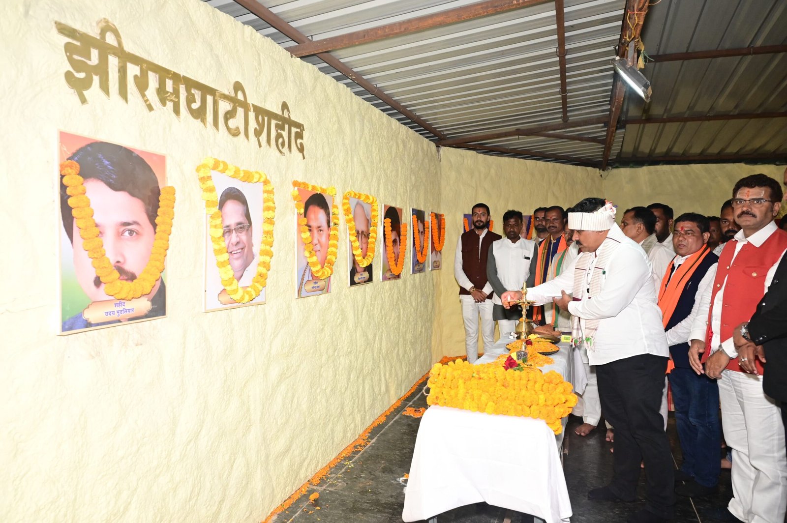 झीरम पहुंच उप मुख्यमंत्री श्री विजय शर्मा ने शहीदों को दी श्रद्धांजलि