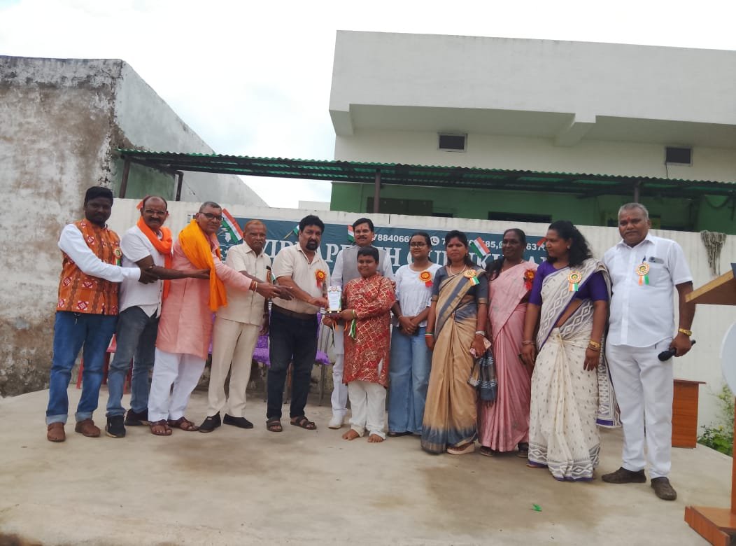 विद्यापीठ गुरुकुलम इंग्लिश मीडियम स्कूल में हर्षोल्लास से मनाया गया स्वतंत्रता दिवस विद्यापीठ गुरुकुलम इंग्लिश मीडियम स्कूल में हर्षोल्लास से मनाया गया स्वतंत्रता दिवस