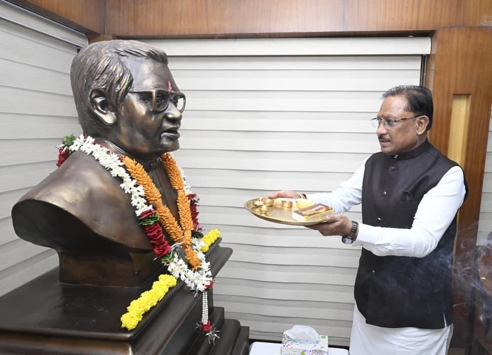 अटल जी के संकल्प और दूरदर्शी नेतृत्व ने छत्तीसगढ़ को दी नई पहचान, सुशासन और अंत्योदय की राह पर आगे बढ़ रहा प्रदेश : मुख्यमंत्री श्री साय अटल जी के संकल्प और दूरदर्शी नेतृत्व ने छत्तीसगढ़ को दी नई पहचान, सुशासन और अंत्योदय की राह पर आगे बढ़ रहा प्रदेश : मुख्यमंत्री श्री साय