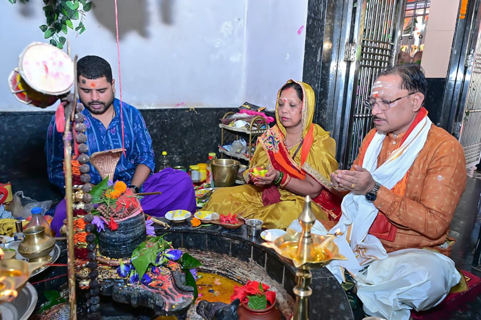 मुख्यमंत्री श्री विष्णुदेव साय ने सावन सोमवार और नागपंचमी पर श्री फलेश्वरनाथ महादेव की पूजा-अर्चना की मुख्यमंत्री श्री विष्णुदेव साय ने सावन सोमवार और नागपंचमी पर श्री फलेश्वरनाथ महादेव की पूजा-अर्चना की
