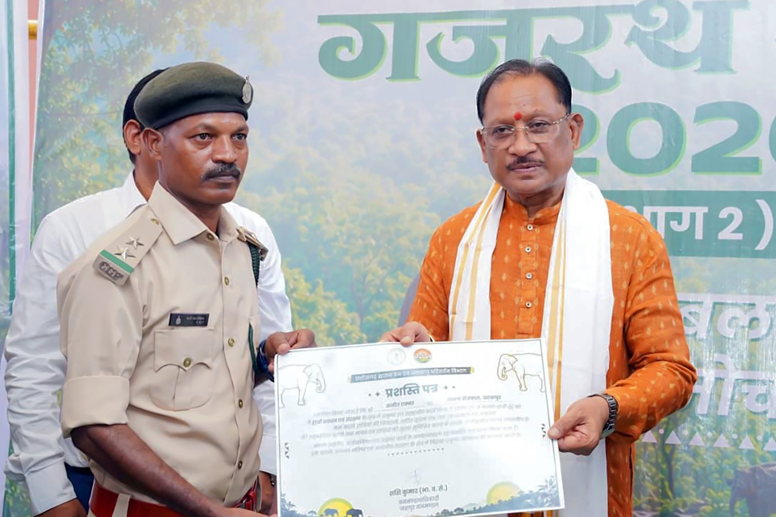 मानव-हाथी सह-अस्तित्व की दिशा में जशपुर की अभिनव पहल ‘गजरथ यात्रा’ को मिली नई पहचान मानव-हाथी सह-अस्तित्व की दिशा में जशपुर की अभिनव पहल ‘गजरथ यात्रा’ को मिली नई पहचान