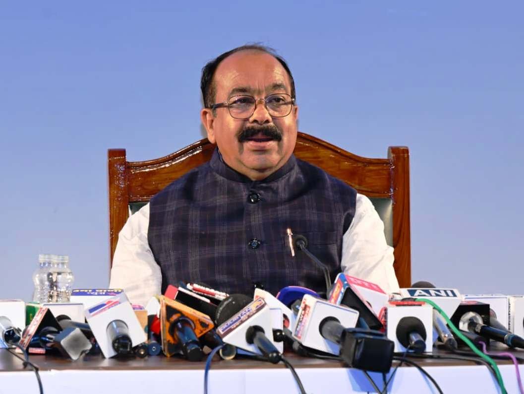 लोक निर्माण से छत्तीसगढ़ निर्माण” के मूलमंत्र के साथ अधोसंरचना विकास को दे रहे नई गति – श्री अरुण साव लोक निर्माण से छत्तीसगढ़ निर्माण” के मूलमंत्र के साथ अधोसंरचना विकास को दे रहे नई गति – श्री अरुण साव