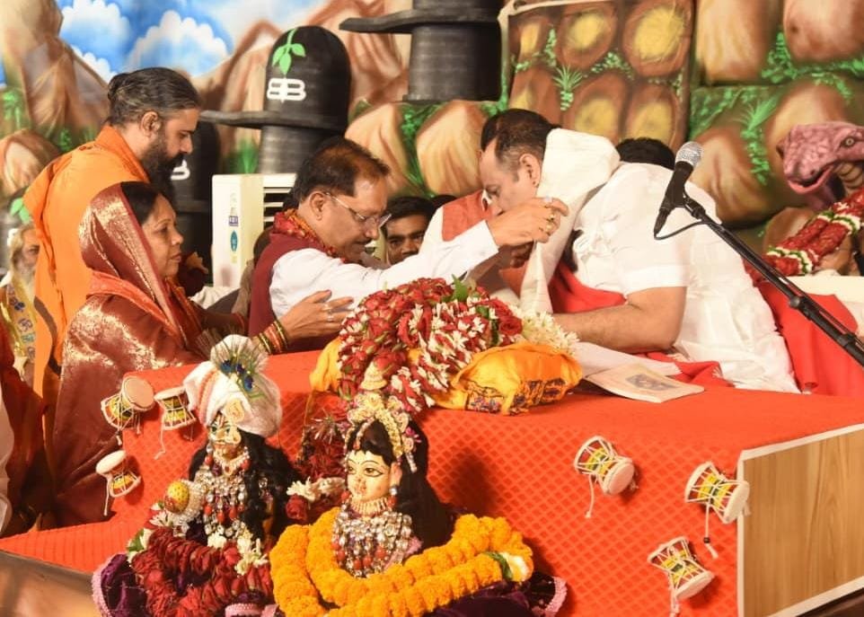 छत्तीसगढ़ के कण-कण में विराजमान हैं देवाधिदेव महादेव, प्रदेश की समृद्ध आध्यात्मिक परंपरा हमारी अमूल्य धरोहर – मुख्यमंत्री श्री विष्णुदेव साय छत्तीसगढ़ के कण-कण में विराजमान हैं देवाधिदेव महादेव, प्रदेश की समृद्ध आध्यात्मिक परंपरा हमारी अमूल्य धरोहर – मुख्यमंत्री श्री विष्णुदेव साय