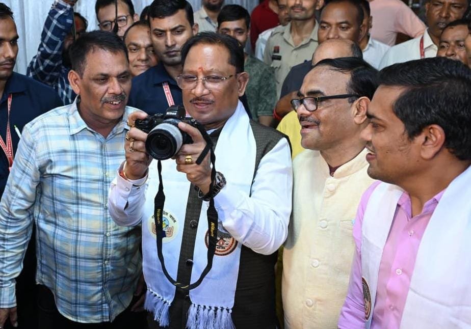 कोहरा’ जैसी रचनाएं समाज को सजग करने और सच सामने लाने का सशक्त माध्यम : मुख्यमंत्री श्री विष्णु देव साय कोहरा’ जैसी रचनाएं समाज को सजग करने और सच सामने लाने का सशक्त माध्यम : मुख्यमंत्री श्री विष्णु देव साय