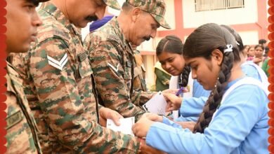 सेना के सम्मान में राखी का धागा, नवा रायपुर के पोस्टकार्ड पर विद्यार्थियों ने लिखे भावपूर्ण संदेश