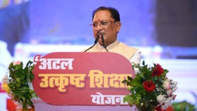 श्रमिक परिवारों के बच्चे आगे बढ़ेंगे, तभी विकसित छत्तीसगढ़ और विकसित भारत का सपना होगा पूरा श्रमिक परिवारों के बच्चे आगे बढ़ेंगे, तभी विकसित छत्तीसगढ़ और विकसित भारत का सपना होगा पूरा