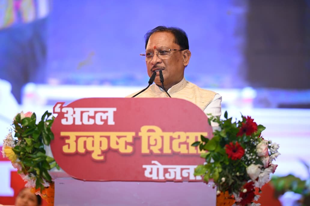 श्रमिक परिवारों के बच्चे आगे बढ़ेंगे, तभी विकसित छत्तीसगढ़ और विकसित भारत का सपना होगा पूरा श्रमिक परिवारों के बच्चे आगे बढ़ेंगे, तभी विकसित छत्तीसगढ़ और विकसित भारत का सपना होगा पूरा