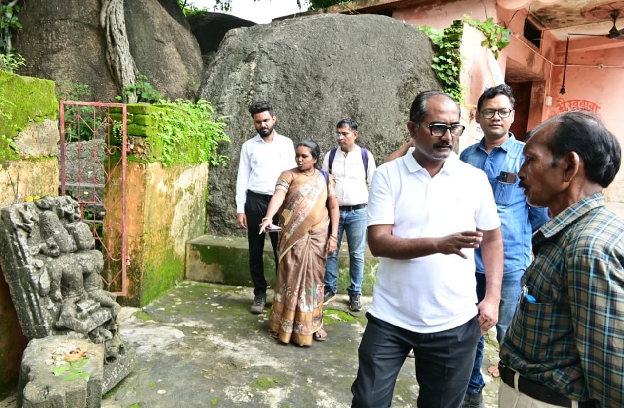धनपुर की पुरातात्विक धरोहरों को मिलेगा संरक्षण और संवर्धन का नया आधार धनपुर की पुरातात्विक धरोहरों को मिलेगा संरक्षण और संवर्धन का नया आधार