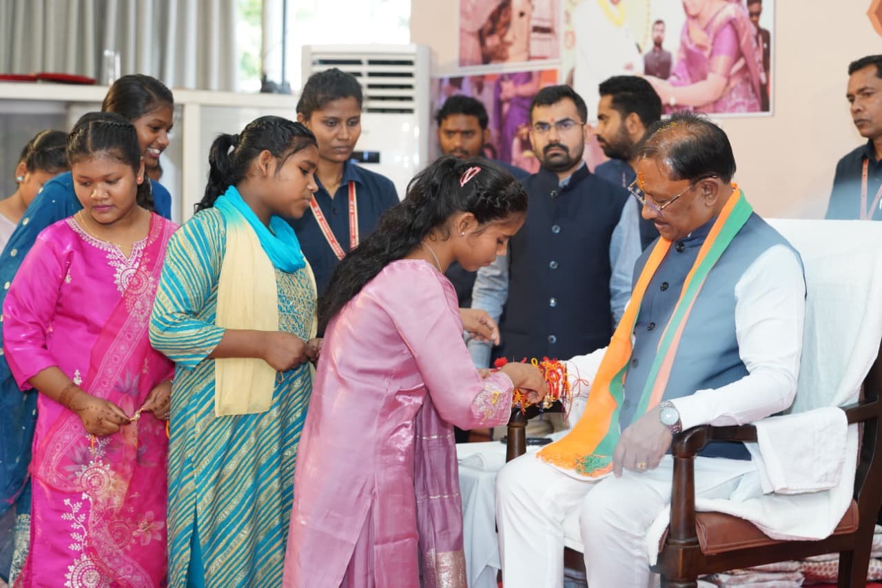 महतारी के आशीष से, राखी के विश्वास से मुख्यमंत्री श्री विष्णु देव साय के नेतृत्व में महिलाओं के सम्मान, स्वावलंबन और आर्थिक सशक्तिकरण की दिशा में निरंतर पहल महतारी के आशीष से, राखी के विश्वास से मुख्यमंत्री श्री विष्णु देव साय के नेतृत्व में महिलाओं के सम्मान, स्वावलंबन और आर्थिक सशक्तिकरण की दिशा में निरंतर पहल
