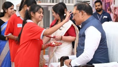 बहनों का स्नेह और आशीर्वाद मेरे लिए अनमोल : मुख्यमंत्री श्री विष्णु देव साय बहनों का स्नेह और आशीर्वाद मेरे लिए अनमोल : मुख्यमंत्री श्री विष्णु देव साय
