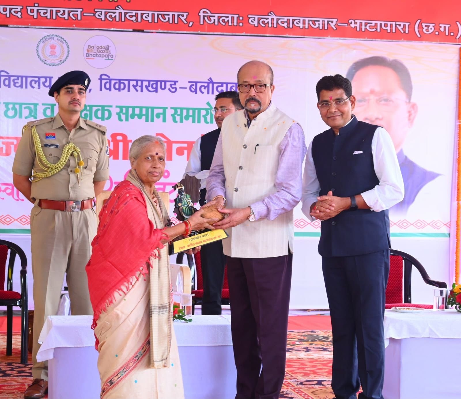 लक्ष्य हासिल करने के लिए जुनून जगाएं और मेहनत करें: राज्यपाल श्री रमेन डेका लक्ष्य हासिल करने के लिए जुनून जगाएं और मेहनत करें: राज्यपाल श्री रमेन डेका