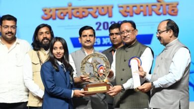 मुख्यमंत्री श्री विष्णु देव साय ने खेलों पर आधारित फोटो प्रदर्शनी और कॉफी टेबल बुक ‘हमारे खिलाड़ी’ का किया विमोचन मुख्यमंत्री श्री विष्णु देव साय ने खेलों पर आधारित फोटो प्रदर्शनी और कॉफी टेबल बुक ‘हमारे खिलाड़ी’ का किया विमोचन
