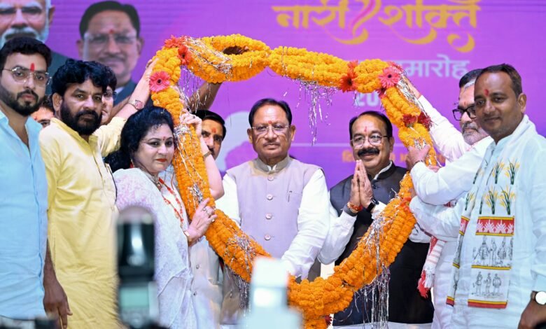 नारी के सम्मान, सुरक्षा और स्वावलंबन से ही बनेगा समृद्ध छत्तीसगढ़ : मुख्यमंत्री श्री विष्णु देव साय नारी के सम्मान, सुरक्षा और स्वावलंबन से ही बनेगा समृद्ध छत्तीसगढ़ : मुख्यमंत्री श्री विष्णु देव साय