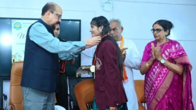 वर्तमान पर फोकस करें, निरंतर सीखते रहें और समाज के लिए योगदान दें-श्री डेका वर्तमान पर फोकस करें, निरंतर सीखते रहें और समाज के लिए योगदान दें-श्री डेका