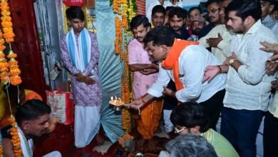 उप मुख्यमंत्री एवं कवर्धा विधायक श्री विजय शर्मा ने श्रीकृष्ण जन्माष्टमी पर श्री राधा-कृष्ण बड़े मंदिर में की पूजा-अर्चना