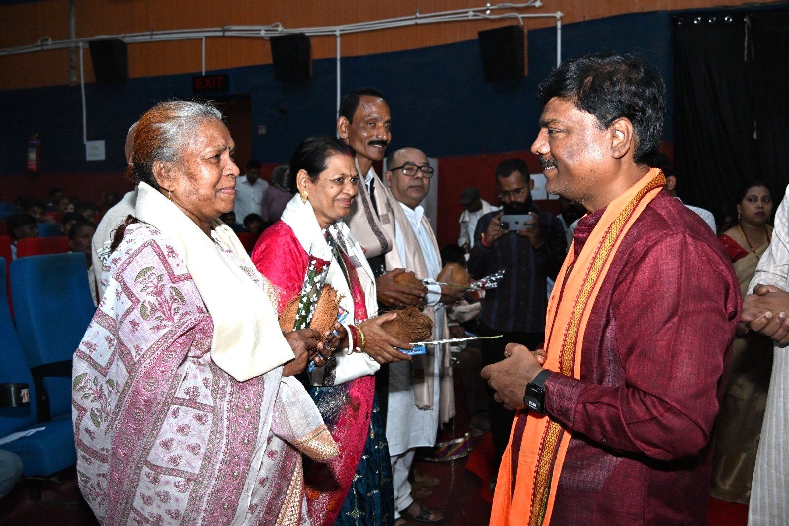 मुख्यमंत्री शिक्षा गौरव अलंकरण समारोह- वन मंत्री केदार कश्यप ने सेवानिवृत्त शिक्षकों और शिक्षा दूतों को किया सम्मानित मुख्यमंत्री शिक्षा गौरव अलंकरण समारोह- वन मंत्री केदार कश्यप ने सेवानिवृत्त शिक्षकों और शिक्षा दूतों को किया सम्मानित
