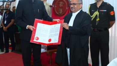 राज्यपाल श्री डेका ने न्यायाधिपति श्री कृष्न राम महापात्र को छत्तीसगढ़ उच्च न्यायालय के मुख्य न्यायाधीश पद की दिलाई शपथ