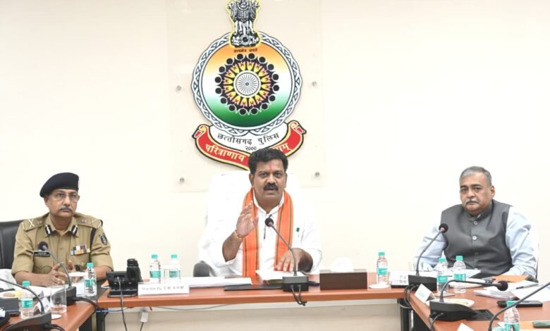 नवीन आपराधिक कानूनों के क्रियान्वयन में तेजी लाएं, प्रत्येक मापदंड पर दिखे ठोस सुधार- उप मुख्यमंत्री श्री विजय शर्मा नवीन आपराधिक कानूनों के क्रियान्वयन में तेजी लाएं, प्रत्येक मापदंड पर दिखे ठोस सुधार- उप मुख्यमंत्री श्री विजय शर्मा