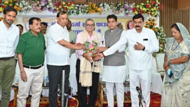 गुरु का ऋण कभी नहीं चुकाया जा सकता, शिक्षक राष्ट्र निर्माण के सच्चे शिल्पकार-राजस्व मंत्री श्री टंक राम वर्मा गुरु का ऋण कभी नहीं चुकाया जा सकता, शिक्षक राष्ट्र निर्माण के सच्चे शिल्पकार-राजस्व मंत्री श्री टंक राम वर्मा