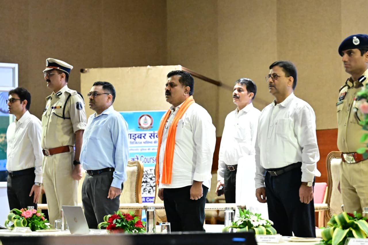 साइबर अपराध के खिलाफ जन-जागरूकता को नई गति, उपमुख्यमंत्री श्री विजय शर्मा ने किया ‘साइबर संकल्प’ का शुभारंभ साइबर अपराध के खिलाफ जन-जागरूकता को नई गति, उपमुख्यमंत्री श्री विजय शर्मा ने किया ‘साइबर संकल्प’ का शुभारंभ