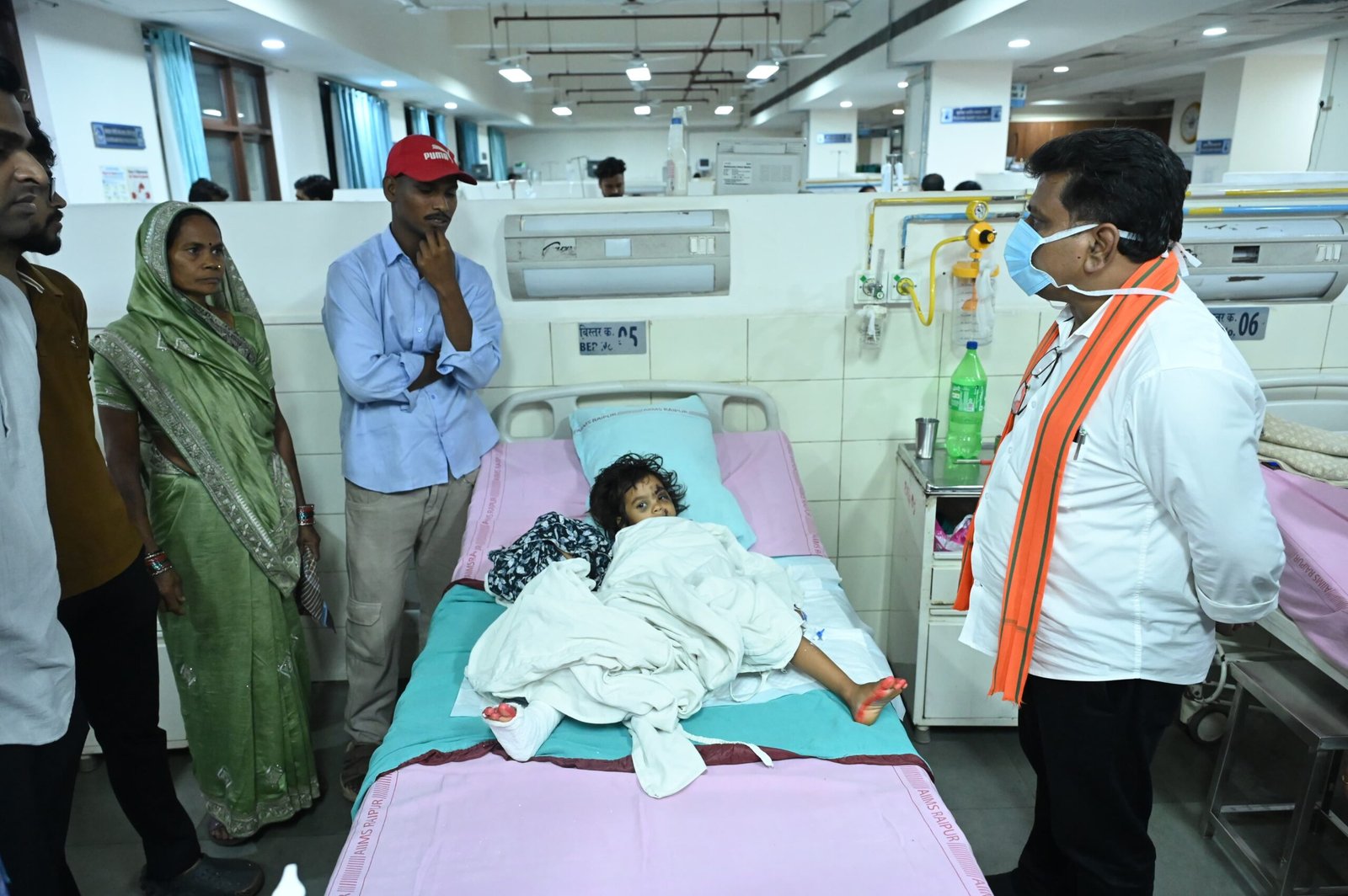 उप मुख्यमंत्री श्री विजय शर्मा ने एम्स रायपुर में महाराष्ट्र सड़क हादसे के घायलों से की मुलाकात उप मुख्यमंत्री श्री विजय शर्मा ने एम्स रायपुर में महाराष्ट्र सड़क हादसे के घायलों से की मुलाकात