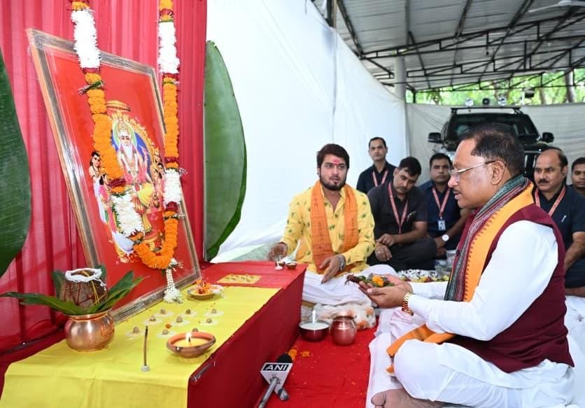 सृजन, कौशल और श्रम के सम्मान का संदेश देती है भगवान विश्वकर्मा की आराधना : मुख्यमंत्री श्री विष्णु देव साय