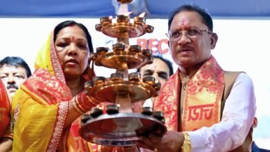 सवा लाख ‘आशीर्वाद के दीपों’ से जगमगाया खारुन तट, प्रधानमंत्री श्री नरेंद्र मोदी के स्वस्थ और दीर्घायु जीवन के लिए हुई महाआरती