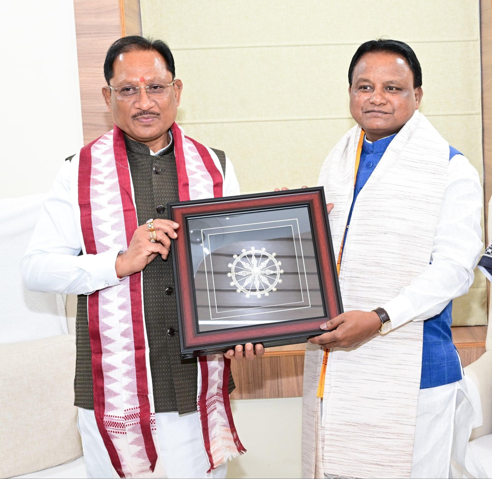 मुख्यमंत्री श्री विष्णु देव साय ने ओडिशा के मुख्यमंत्री श्री मोहन चरण माझी से की सौजन्य भेंट मुख्यमंत्री श्री विष्णु देव साय ने ओडिशा के मुख्यमंत्री श्री मोहन चरण माझी से की सौजन्य भेंट