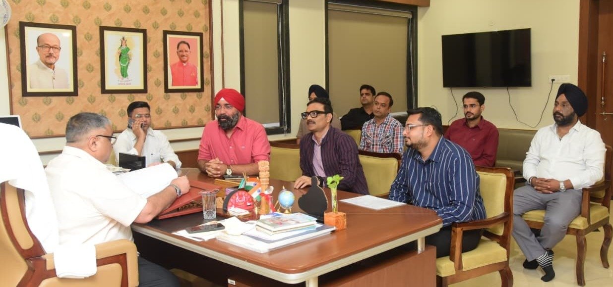 छत्तीसगढ़ ट्रेवल एंड टूरिज्म एसोसिएशन के प्रतिनिधिमंडल ने पर्यटन मंत्री श्री राजेश अग्रवाल से की सौजन्य भेंट, विश्व पर्यटन दिवस समारोह के लिए किया आमंत्रित