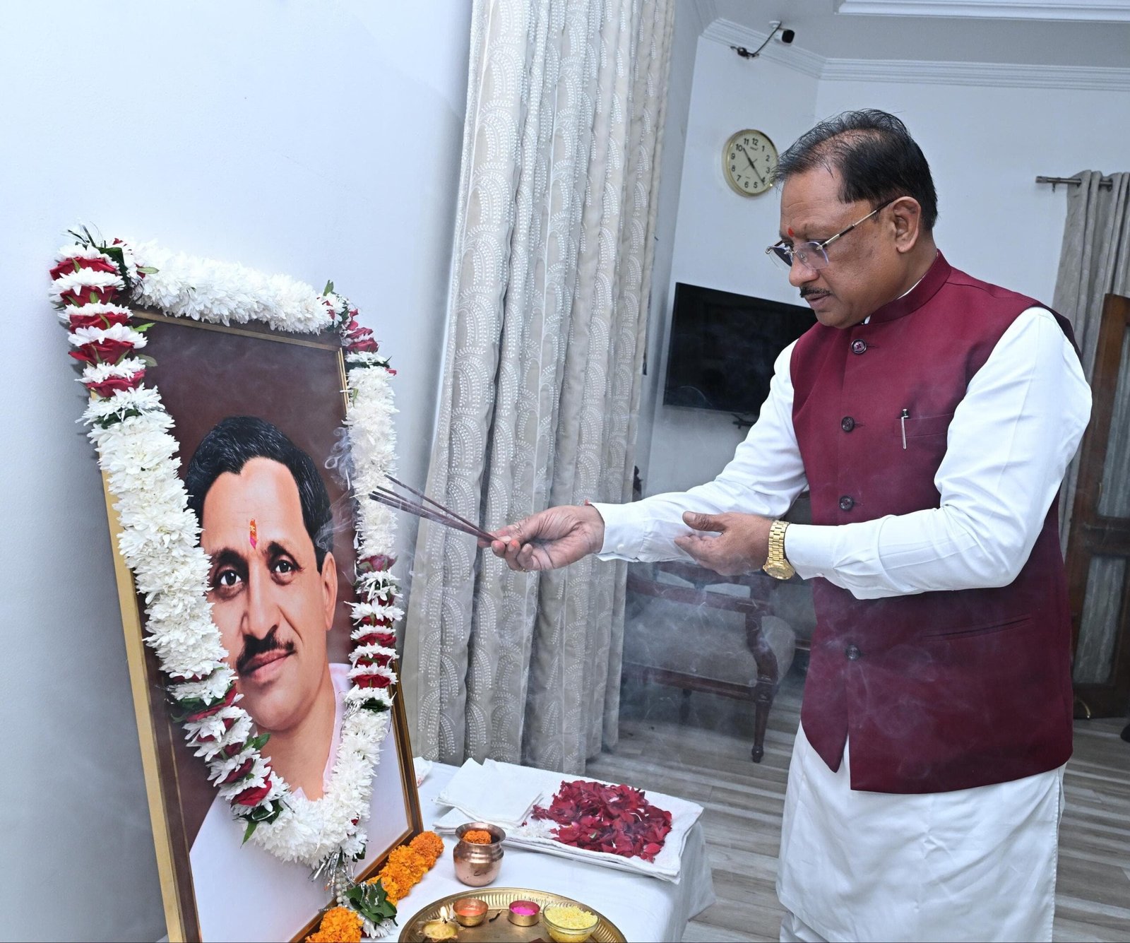 मुख्यमंत्री श्री विष्णुदेव साय ने पंडित दीनदयाल उपाध्याय की जयंती पर उन्हें किया नमन मुख्यमंत्री श्री विष्णुदेव साय ने पंडित दीनदयाल उपाध्याय की जयंती पर उन्हें किया नमन