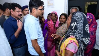 बाढ़ की मुश्किल घड़ी में अपनों के बीच पहुंचे वित्त मंत्री श्री ओ.पी. चौधरी