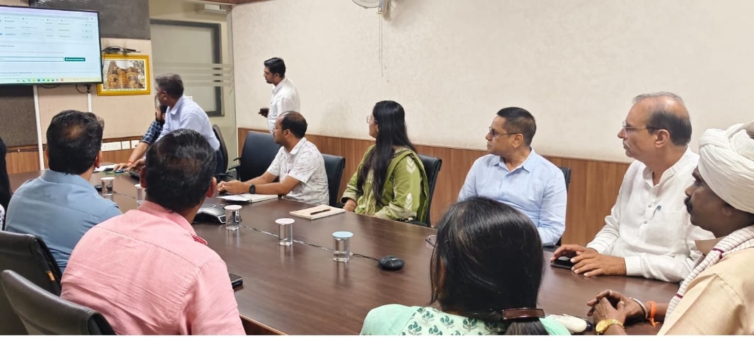 छत्तीसगढ़ में तेन्दूपत्ता संग्राहक परिवारों के लिए बड़ी राहत: राजमोहिनी देवी योजना के तहत 169 परिवारों को ₹2.42 करोड़ जारी छत्तीसगढ़ में तेन्दूपत्ता संग्राहक परिवारों के लिए बड़ी राहत: राजमोहिनी देवी योजना के तहत 169 परिवारों को ₹2.42 करोड़ जारी