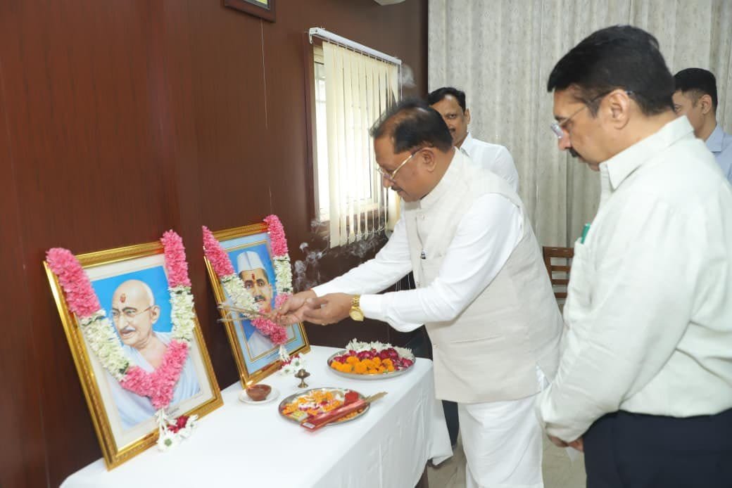 सत्य, अहिंसा और सादगी के आदर्श हमें राष्ट्रसेवा की प्रेरणा देते रहेंगे : मुख्यमंत्री श्री विष्णु देव साय सत्य, अहिंसा और सादगी के आदर्श हमें राष्ट्रसेवा की प्रेरणा देते रहेंगे : मुख्यमंत्री श्री विष्णु देव साय