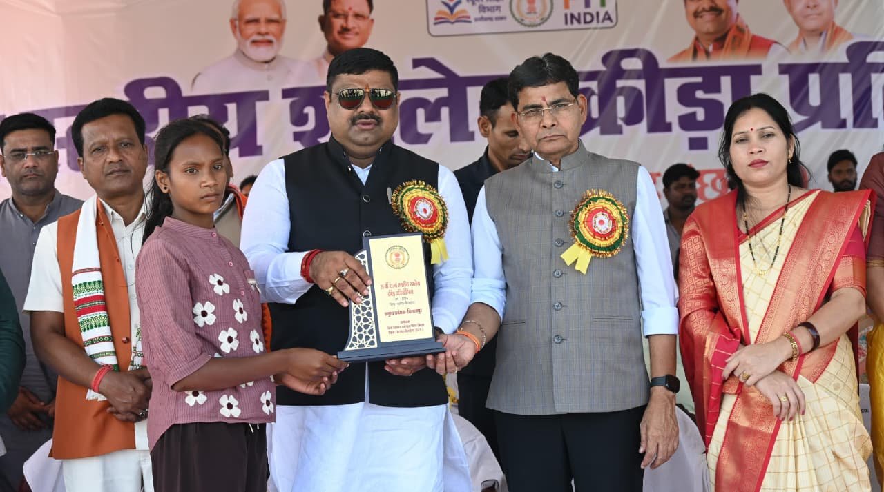 सारंगढ़ को दो बड़ी सौगातें: शहर में बनेगा सिंथेटिक ट्रैक ग्राउंड और डाइट कॉलेज सारंगढ़ को दो बड़ी सौगातें: शहर में बनेगा सिंथेटिक ट्रैक ग्राउंड और डाइट कॉलेज