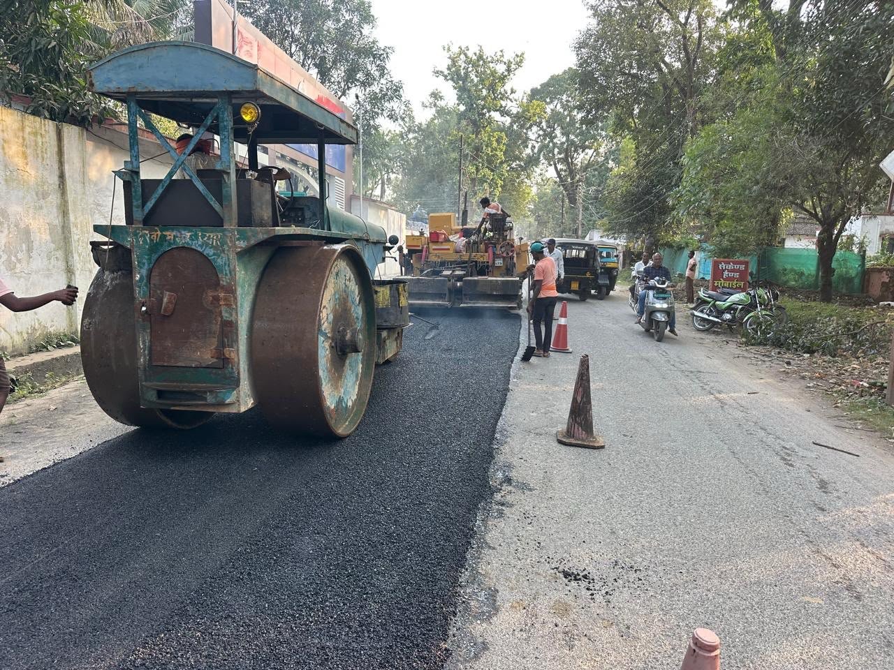 उप मुख्यमंत्री श्री अरुण साव के निर्देश पर एक्शन में पीडब्ल्यूडी, सड़कों की मरम्मत युद्धस्तर पर शुरू