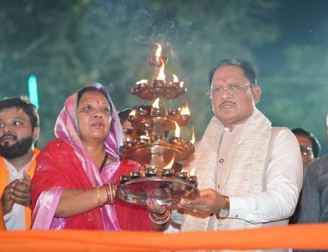 माता शबरी की पावन नगरी शिवरीनारायण में चित्रोत्पला गंगा महाआरती में शामिल हुए मुख्यमंत्री श्री विष्णु देव साय