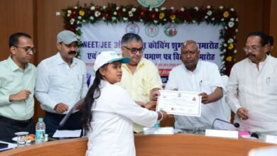 प्रतिभा बड़े शहरों की मोहताज नहीं, सही अवसर और मार्गदर्शन मिले तो सरगुजा का बच्चा भी देश में बना सकता है अपनी अलग पहचान: मंत्री श्री राजेश अग्रवाल प्रतिभा बड़े शहरों की मोहताज नहीं, सही अवसर और मार्गदर्शन मिले तो सरगुजा का बच्चा भी देश में बना सकता है अपनी अलग पहचान: मंत्री श्री राजेश अग्रवाल