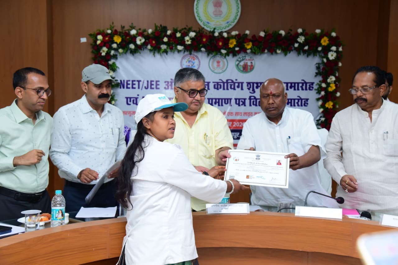 प्रतिभा बड़े शहरों की मोहताज नहीं, सही अवसर और मार्गदर्शन मिले तो सरगुजा का बच्चा भी देश में बना सकता है अपनी अलग पहचान: मंत्री श्री राजेश अग्रवाल