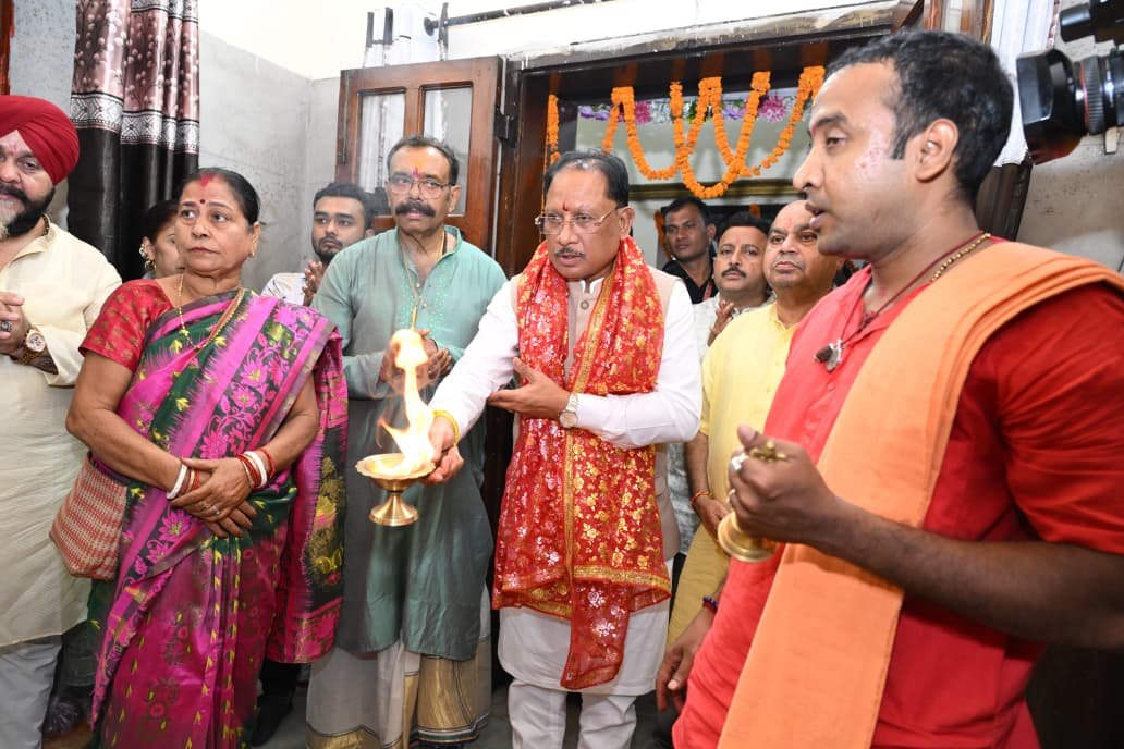 मुख्यमंत्री श्री विष्णु देव साय ने मां काली और मां दुर्गा की पूजा-अर्चना कर प्रदेश की सुख-समृद्धि की कामना की मुख्यमंत्री श्री विष्णु देव साय ने मां काली और मां दुर्गा की पूजा-अर्चना कर प्रदेश की सुख-समृद्धि की कामना की